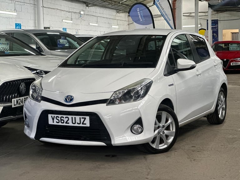 image for 2013 Toyota Yaris 1.5 VVT-h T Spirit Hatchback 5dr Petrol Hybrid CVT Euro 5 (101 ps) HATCHBACK Pe...