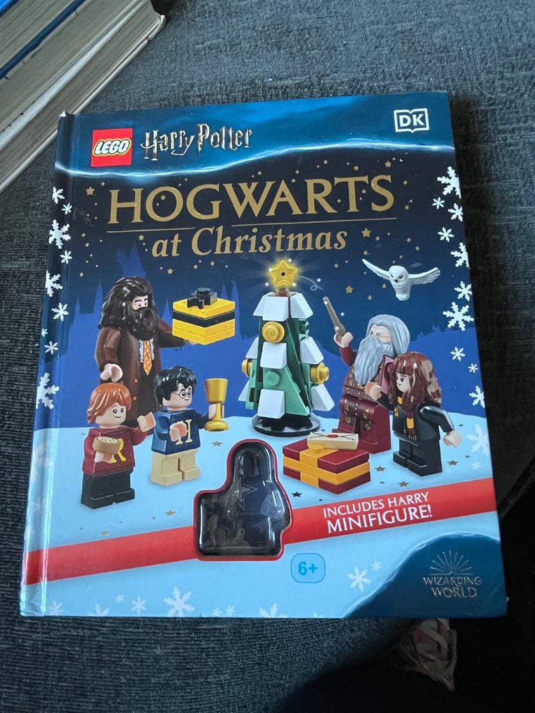 Lego Harry Potter Hogwarts at Christmas book 