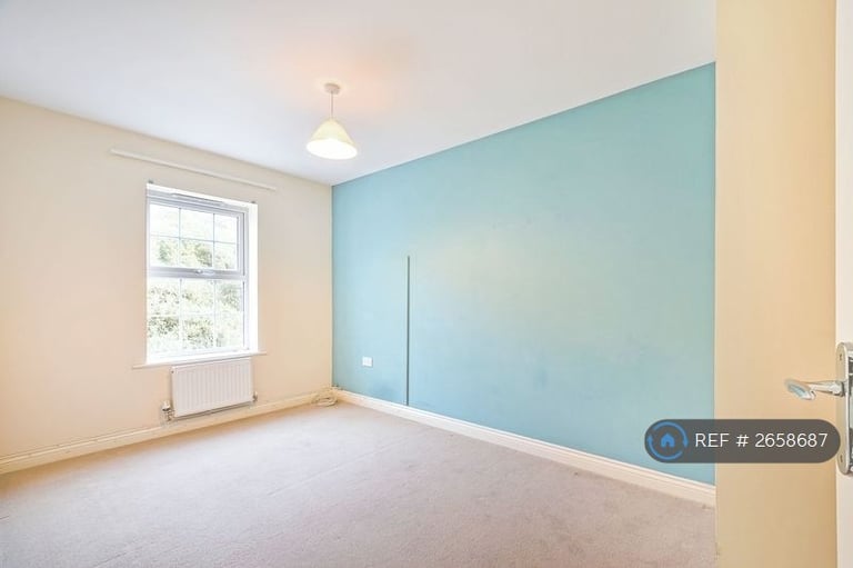 5 bedroom house in Sparnock Grove, Truro, TR1 (5 bed) (#2658687)