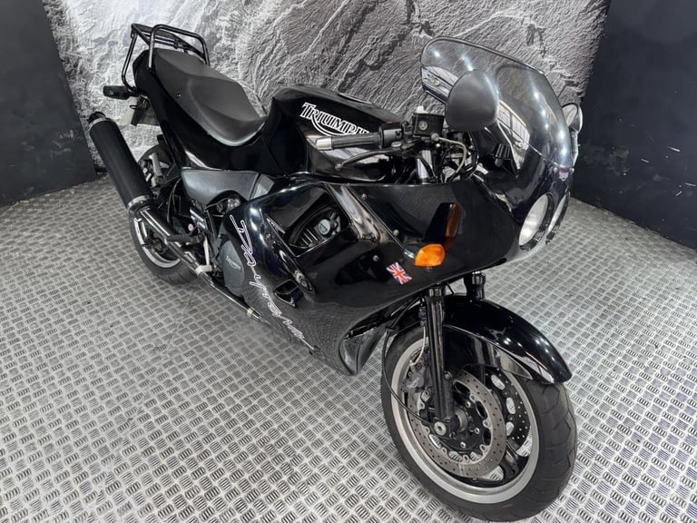 TRIUMPH DAYTONA 900 1995