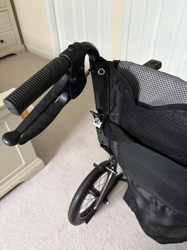Gravity lite wheelchair 