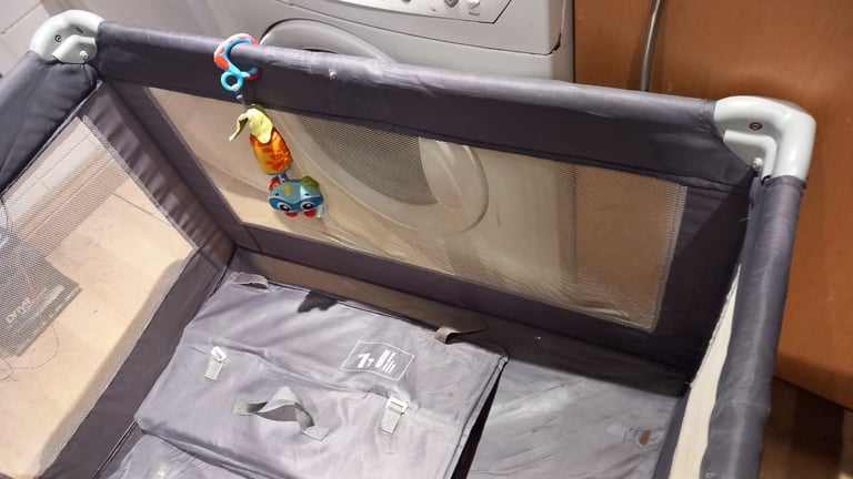 travel cot