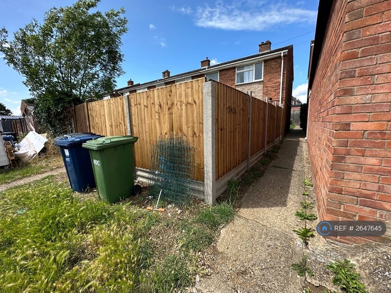3 bedroom house in Macbeth Close, Huntingdon, PE29 (3 bed) (#2647645)
