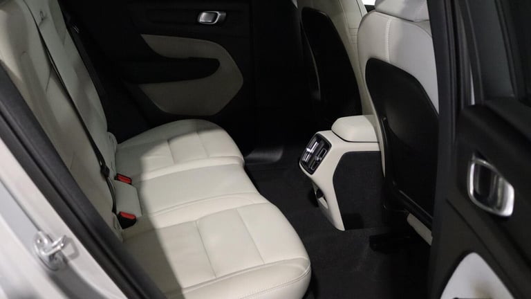  Volvo XC40 B4 (P) Ultimate Dark (360 Camera, Sunroof, BLIS) Petrol/Electric Hybrid Automatic
