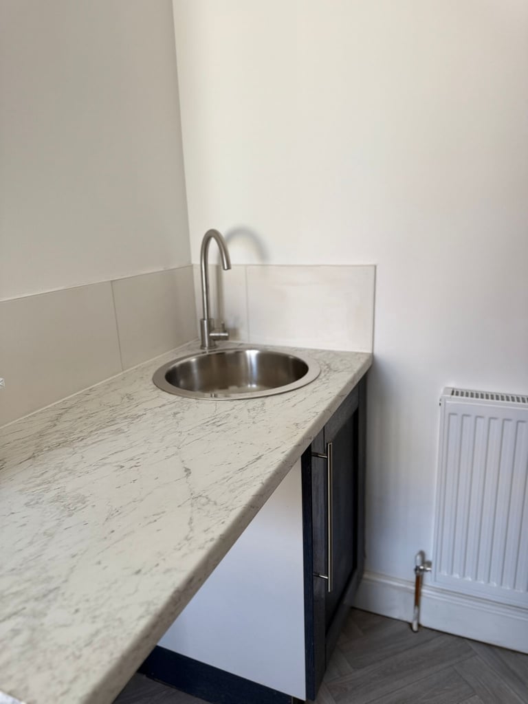 Spacious & Cosy Ensuite Room for Rent – WV3 9NE