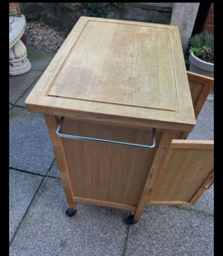 Solid wood kitchen island 