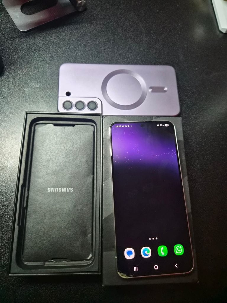 Samsung Galaxy S22 | Dual Sim | 128GB Unlocked | black  Working Screen Cracked