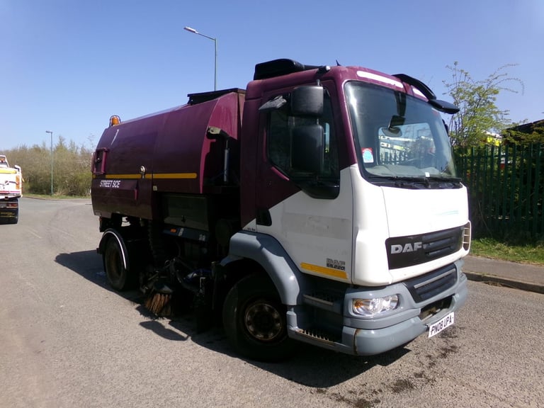 2008 (08) LEYLAND DAF LF55.220 DUAL SWEEPER. JOHNSTON BODY. JET WASH. EX COUNCIL
