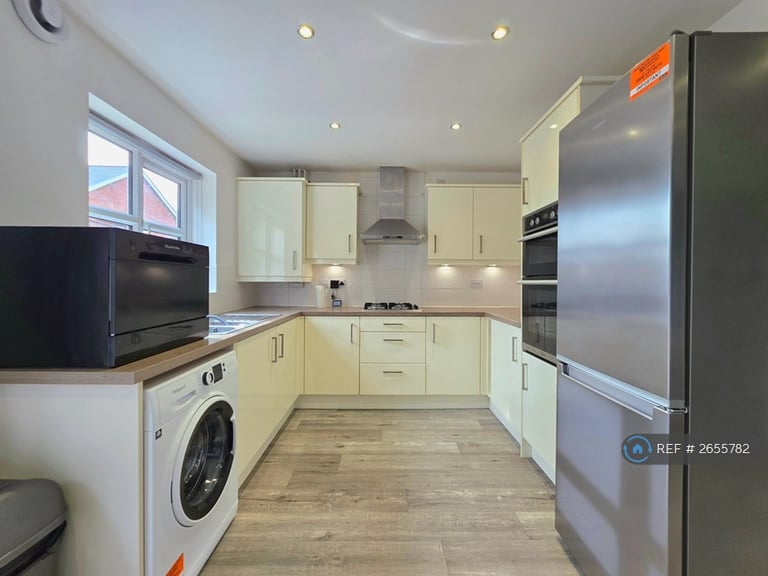 3 bedroom house in Commissioner Square, Paddington, Warrington, WA1 (3 bed) (#2655782)