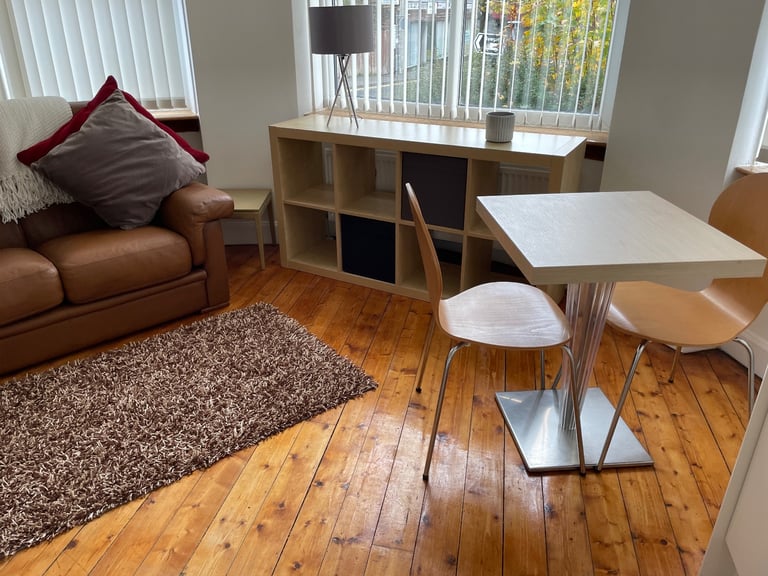 Furnished studio flat in Falkirk town centre