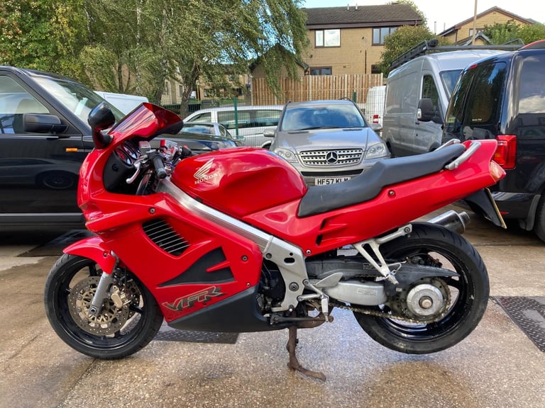 Honda VFR750 RC36 CARB MODEL (CLASSIC MOTORCYCLE) RUNNING RECOMMISSION PROJECT