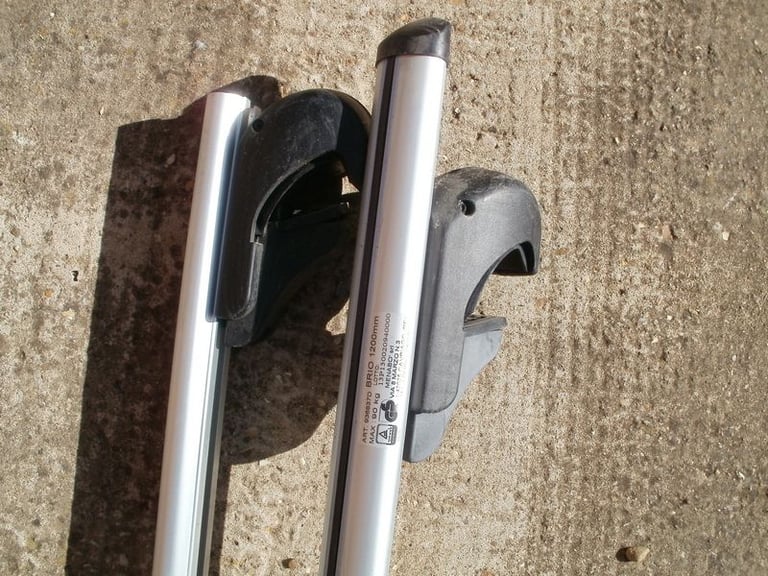 Roof Bars 1200mm pair, lockable, by Brio Italy. Fit VW/Audi/Skoda etc roof rails