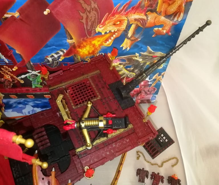Mega Bloks Fire & Ice Dragons 9834 Fyren Sea Phoenix Warship Please Read