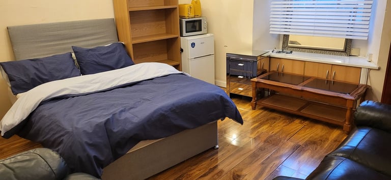 Bedsit to let  Perth city center 