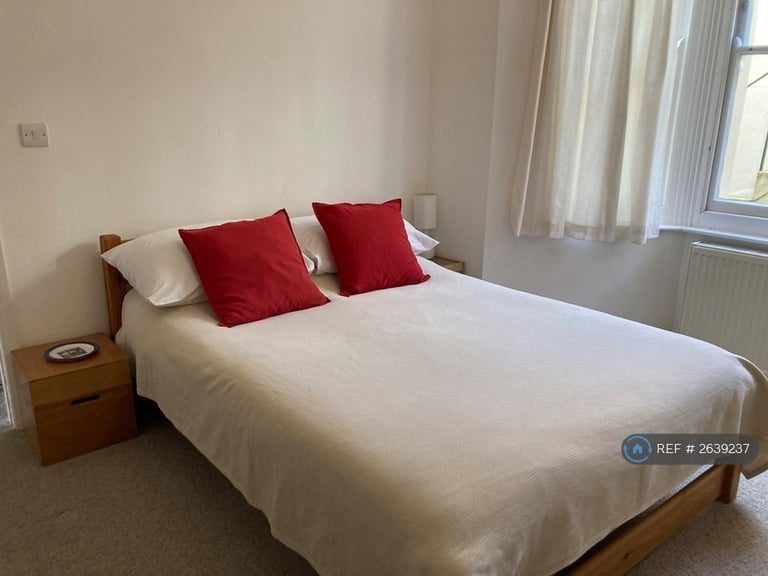 1 bedroom flat in Roundhill Crescent, Brighton, BN2 (1 bed) (#2639237)