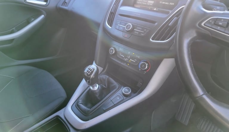 Ford, FOCUS zetec eco-boost Hatchback, 2016, 999 (cc), 5 doors