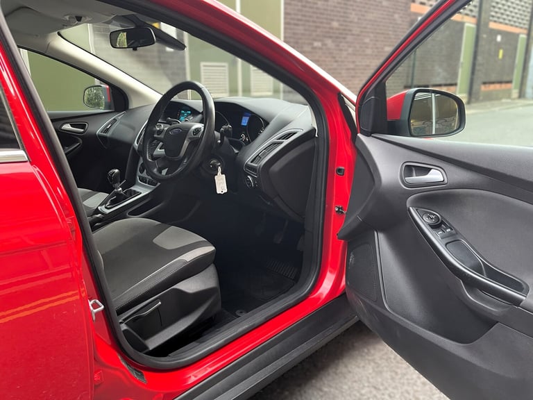 2014 Ford Focus 1.0 125 EcoBoost Zetec 5dr HATCHBACK Petrol Manual