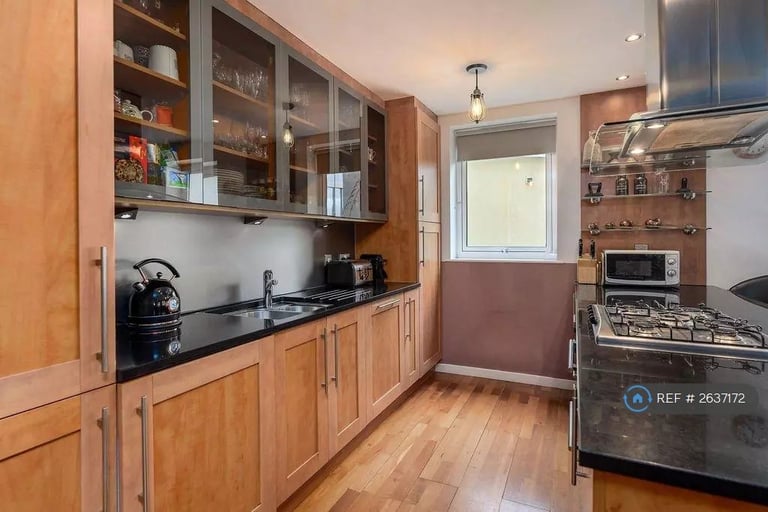 2 bedroom flat in Holyrood, Edinburgh, EH8 (2 bed) (#2637172)