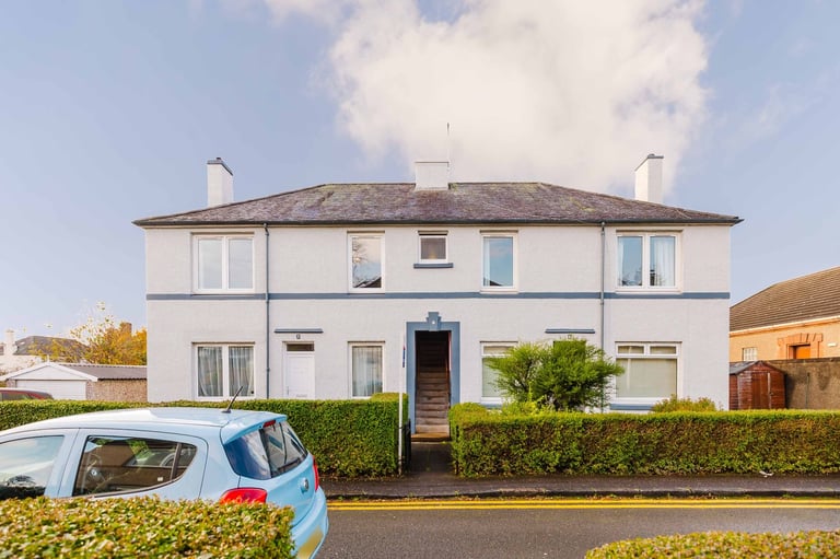 Desirable, 2 bed, 1st floor furnished flat with private garden, in Corstorphine – available soon!