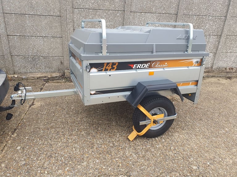 Erde 143 Trailer with lockable hard top and load bars
