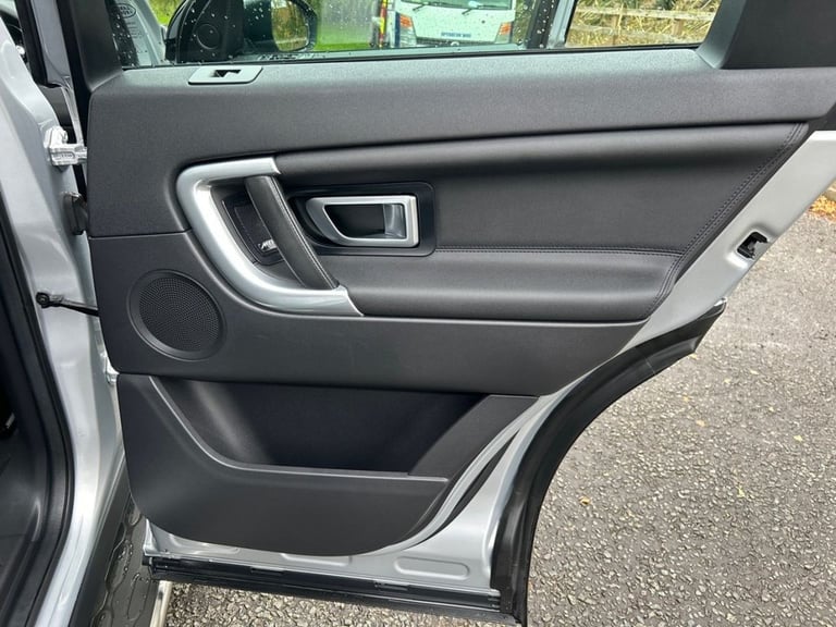 2017 Land Rover Discovery Sport 2.0 TD4 HSE SUV 5dr Diesel Auto 4WD Euro 6 (s/s) (180 ps) ESTATE ...