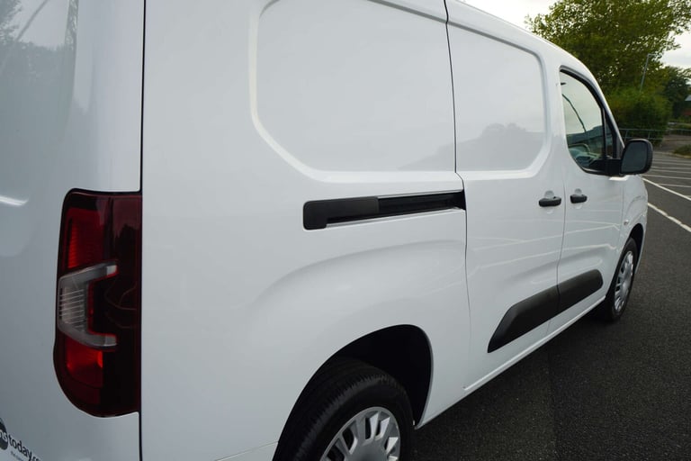 2022 Vauxhall Combo 1.5 Combo 2300 Sportive L2 LWB + 3 Seater + Twin Slider + Top Spec Van Panel ...