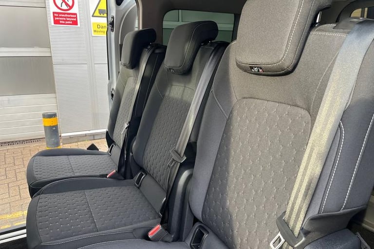 2025 Ford Tourneo Custom 2.5 PHEV 232ps H1 Titanium 8 seater Auto MPV PETROL/ELECTRIC Automatic