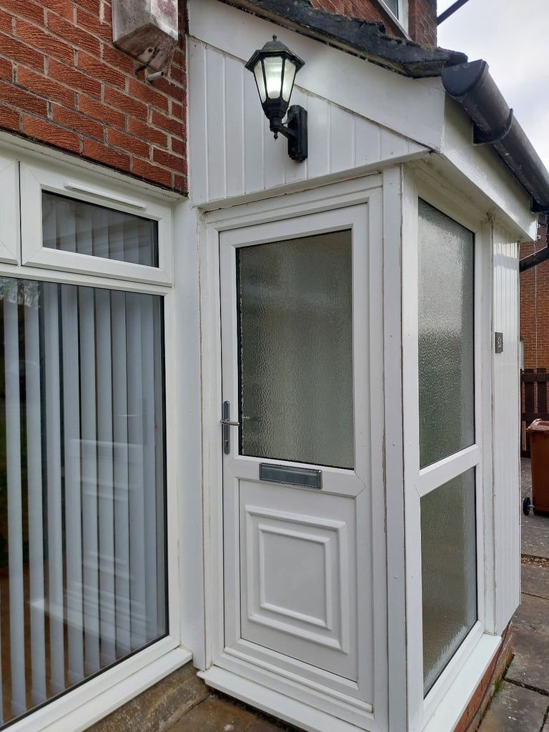 🏡 1-Bedroom Flat to Let – Peaceful Location Overlooking Hogganfield Loch