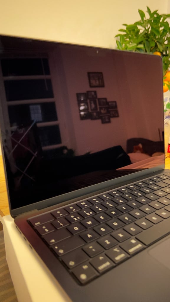 MacBook Air M2 (13.6”) — 16GB / 512GB SSD — Midnight — MINT