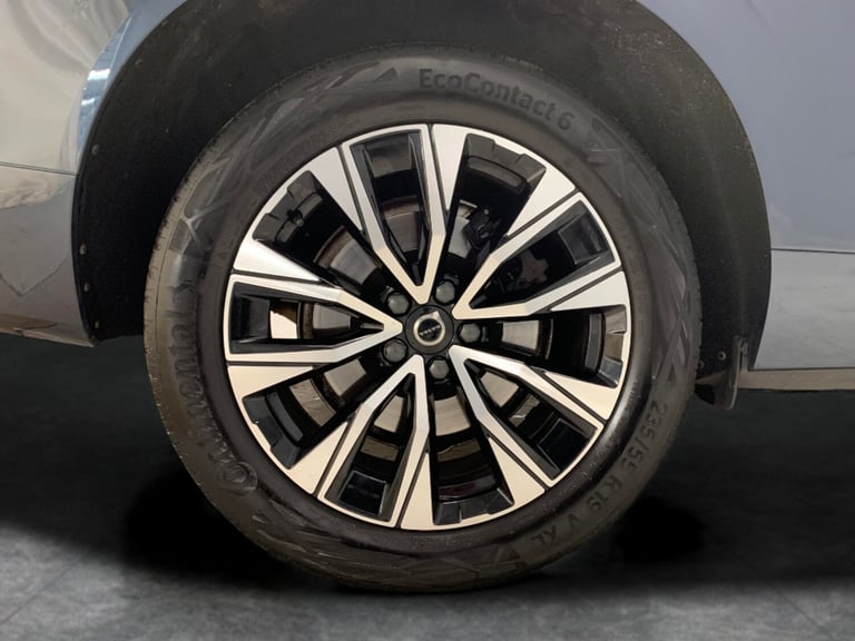 2022 Volvo XC60 2.0 B5P Plus Dark 5dr AWD Geartronic ESTATE PETROL Automatic