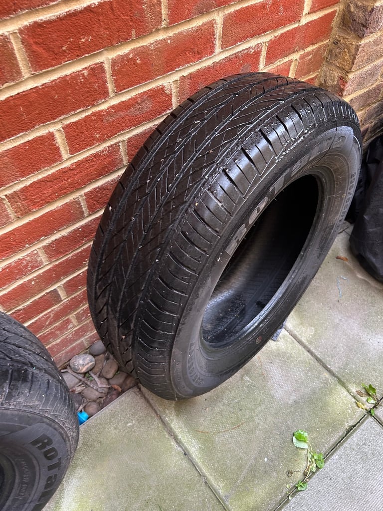 2 tyres 235/65R17 £15 pair