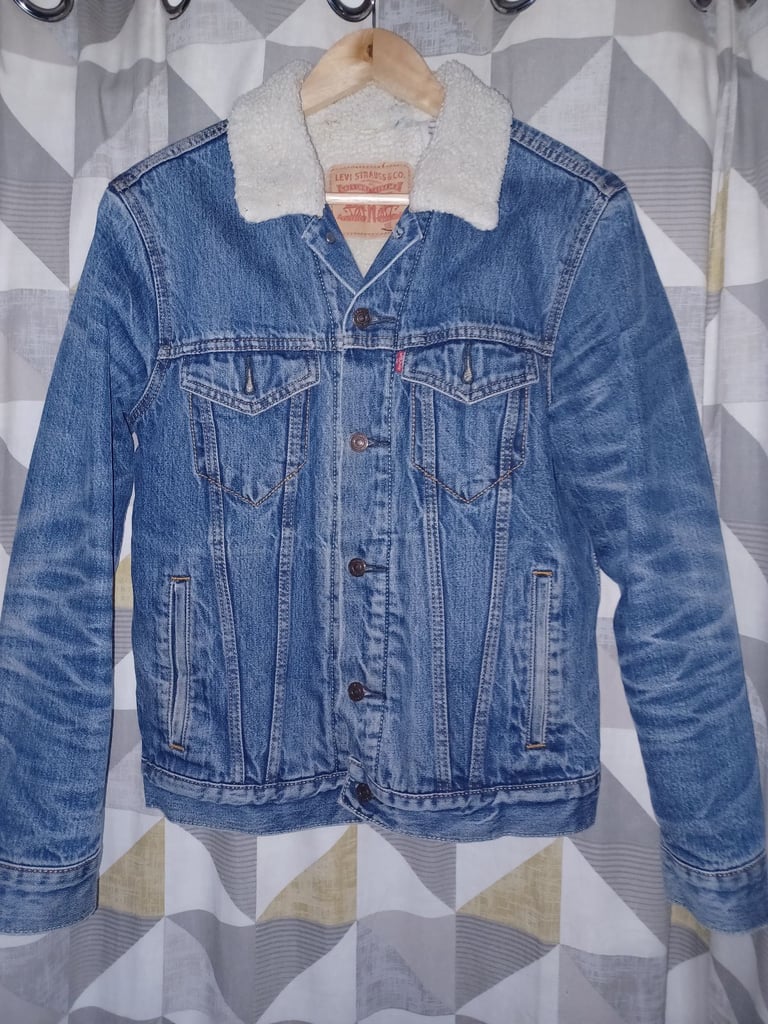 image for LEVI SHERPA JEAN JACKET SIZE S £29.99 BARGIN 