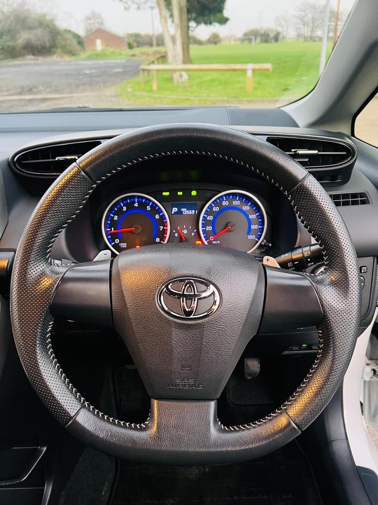 Toyota wish 2013 7 seats white petrol atomatic ulez 1.8