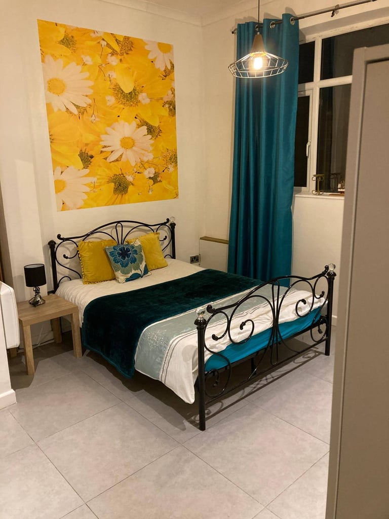 image for Modern Studio Flat | Fully Furnished | Fitted Kitchen | Bills Included | Spur Road, Isleworth - TW7