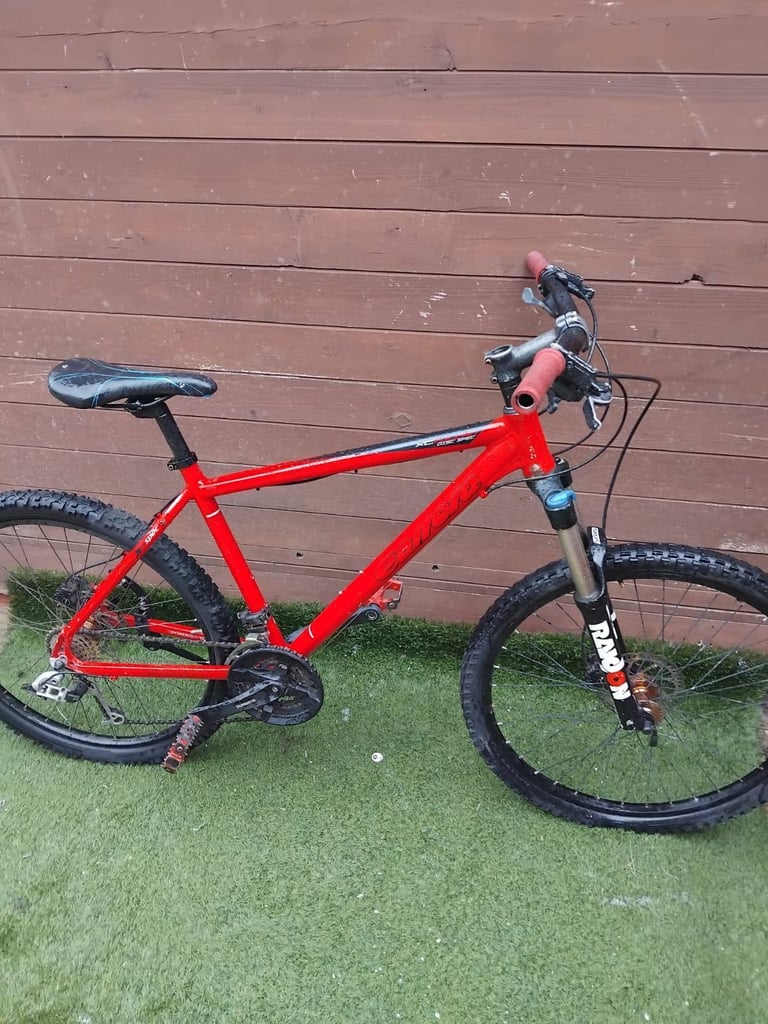 Carrera Vulcan XC Disc Spec mountain bike 26" Hydraulic Disc Brake wheels 19" frame size