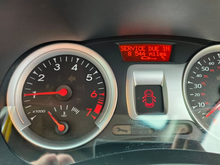 2011 Renault CLIO dynamique TomTom series.