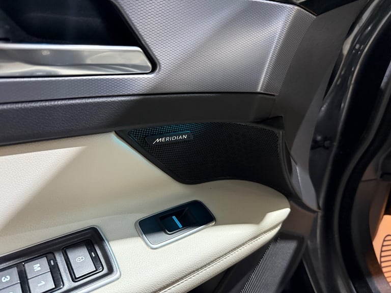 2017 Jaguar XF 2.0d R-Sport Saloon 4dr Diesel Auto AWD Euro 6 (s/s) (240 ps)