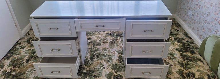 7 Dressing table