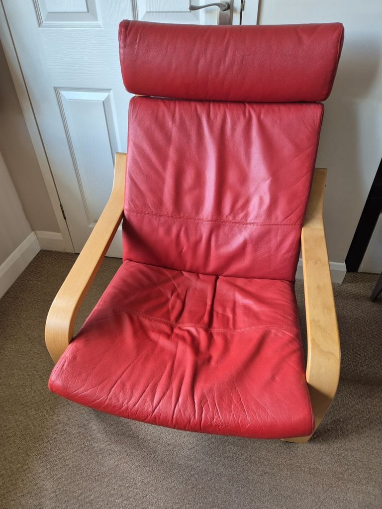 Beautiful POÄNG Armchair in Oak veneer and red leather in excellent condition