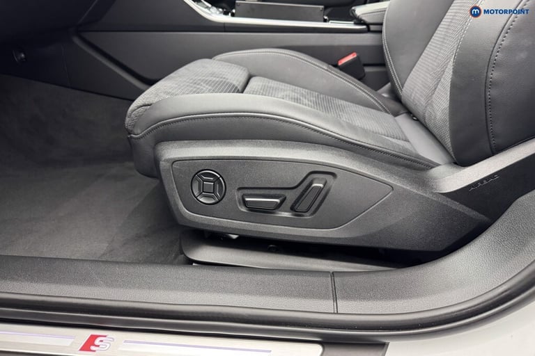 2022 Audi A6 40 TFSI Black Edition 4dr S Tronic Saloon Petrol Automatic