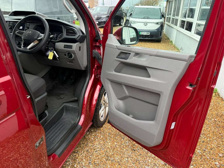 2022 Volkswagen Transporter 2.0 TDI 150 Highline Kombi Van 4MOTION WINDOW VAN DIESEL Manual