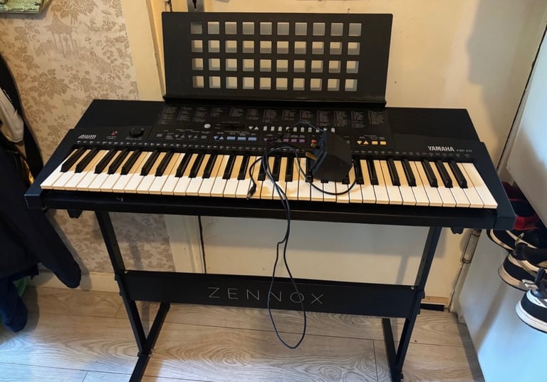 image for Yamaha prs 210 electronic piano keyboard………….smoke free home