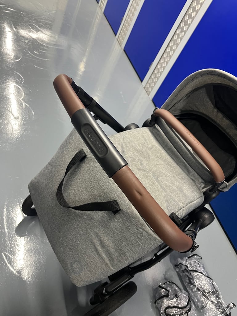 Maxi cosi travel system pram pushchair car seat 