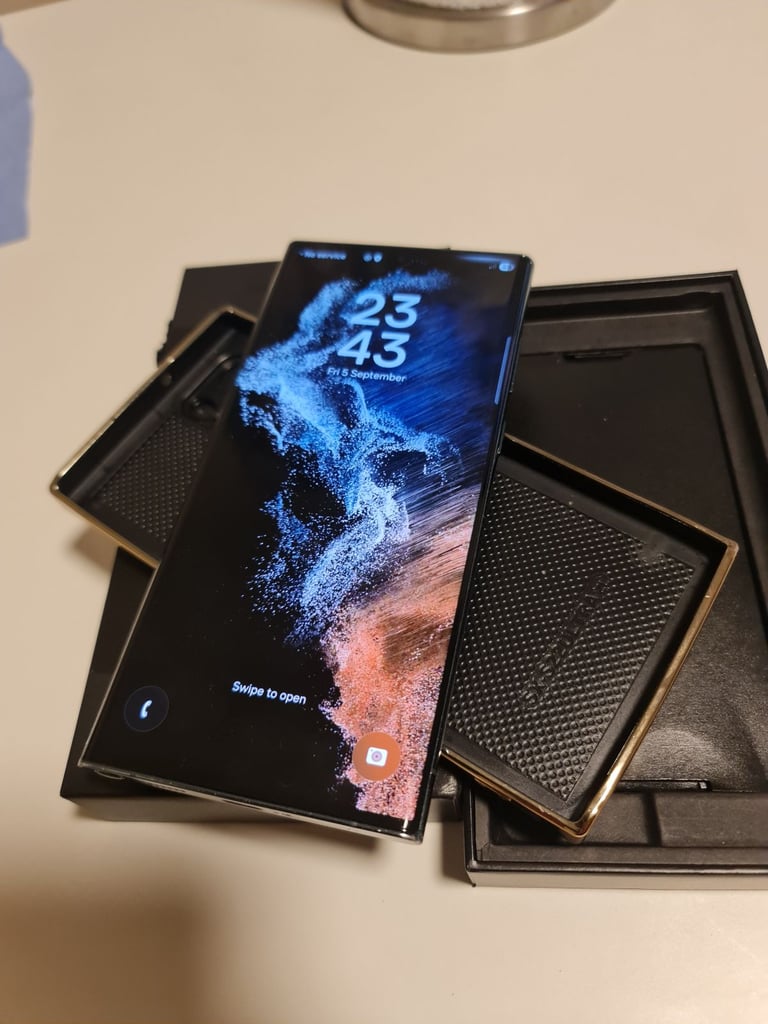 Samsung s22 ultra 256gb excellent condition 