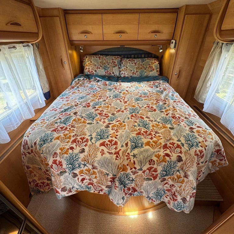 Le Voyageur LVX Mercedes 2005 Island Bed Rear Fixed Bed