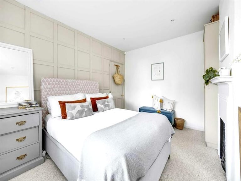 🌟 Bright room available in Caledonian Road for £900 including bills.