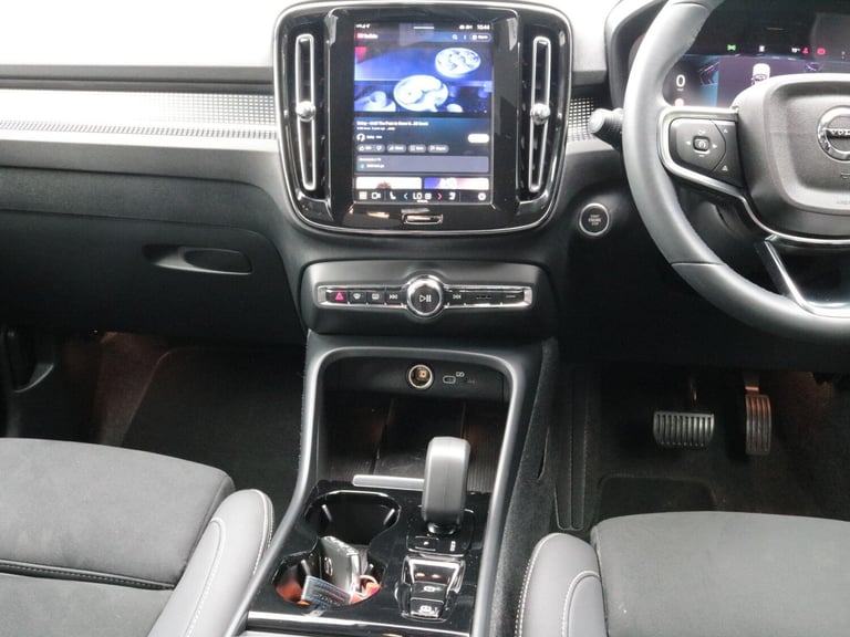 2024 Volvo XC40 Plus Dark B4 (197 hp) ESTATE Petrol/Electric Hybrid Automatic