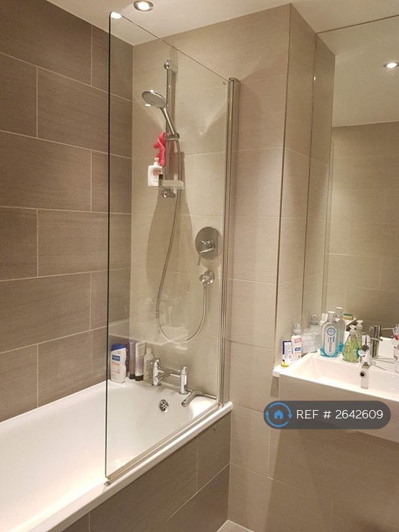 Studio flat in Ferdinand Street, London, NW1 (#2642609)
