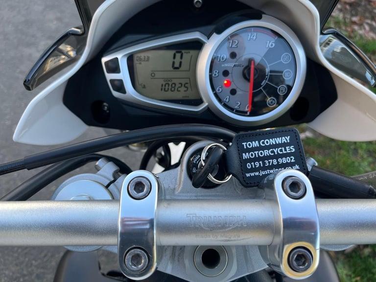 TRIUMPH STREET TRIPLE 675, 2010(10), 10,825 MILES, FSH, EXTRAS, SUPERB, £3695