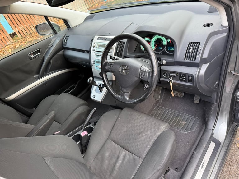 Toyota verso automatic 1.8 petrol 7 seaters ulezfree 